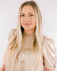 Sarah Umstead's Instagram, Twitter & Facebook