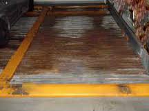 There is garage in the back possible. Sanierung Vorprogrammiert Im Focus Duplex Garage Doppelparker