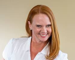 Julie Howell's Instagram, Twitter & Facebook