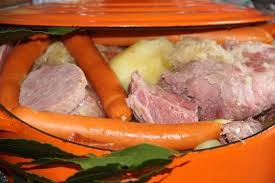 Choucroute A L Alsacienne Du Jardin Et Du Marche A L Assiette Et A La Bouche Choucroute Crue Choucroute Saucisse De Strasbourg