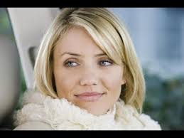 2019 Die Schlimmsten Und Besten Weihnachtsfilme Zum Streamen In 2020 Cameron Diaz Frisur Bob Frisur Cameron Diaz Kurze Haare