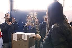 He was educated at escuela argentina modelo. Las Hijas De Awada Vidal Massa Y Larreta Entre Los Jovenes Que Votaron Por Primera Vez El Canciller