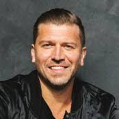 L E A D E R S O F I N F L U E N C E :