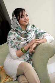 While there have been artists from malaysia who reached international stardom but left the country in their pursuit of success, siti nurhaliza's career was planted and blossomed. Dato Siti Nurhaliza Tarudin Photos Facebook