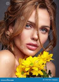 44,107 Bright Yellow Chrysanthemum Stock Photos