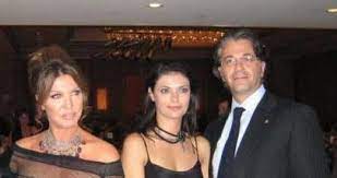 Το μικρό παιδί από το πακιστάν που παραλίγο να πεθάνει και έγινε βαφτιστήρι της! Mparmpa Ti Symbainei Me Ton Patera Toy Paidioy Ths Kai Den Exoyn Kamia Sxesh Gossip Tv Gr