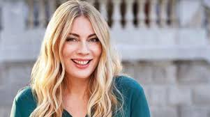 Μιλώντας στη real news, η σμαράγδα καρύδη ανέφερε ότι «δεν ένιωσα ιδιαίτερα άνετα» μετά την αποκάλυψη του αθερίδη ότι έχουν σχέση εδώ και 10 χρόνια και ότι μάλιστα οσο για το εάν έχουν συζητήσει με τον θοδωρή αθερίδη γάμο και παιδιά, η σμαράγδα καρύδη είναι κατηγορηματική: Smaragda Karydh 3eshkwse To Instagram Me Thn Nea Ths Idea Vita Gr