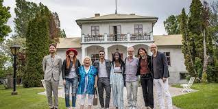 Tycker det är ett himla bra program inte bara tack vare musiken som är helt suverän när artisterna gör om låtarna till, många gånger, helt nya låtar, men mest för att man får se en helt annan sida av artisterna än det man har fått se tidigare. Sa Mycket Battre Ganget Aterforenas Hallandsposten