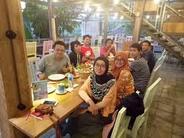 Bagi kamu yang tengah berada di cirebon, tetapi bingung mau makan apa? Nikmatnya Menu Seafood Dengan Suasana Pedesaan Di Desa Alamanis Kumparan Com