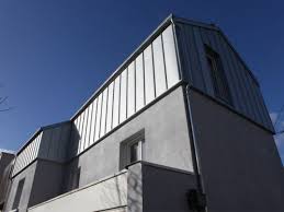 Une Surelevation Zinc Transforme Une Maison Rennaise Toit Zinc Maison Etroite Batiment