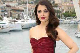 Pentru că mă vezi cea mai frumoasă femeie din lume. Mama Ei E Cea Mai FrumoasÄ Femeie Din Lume Cum AratÄ FetiÅ£a Aishwaryei Ray Galerie Foto