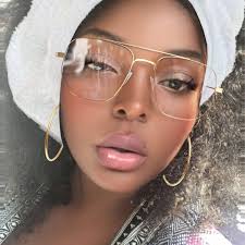 A baleia-de-dentes-de-espada ou baleia-bicuda-de-bahamonde teve somente  sete indivíduos avistados no mundo todo. Justamente por isso que ela é tida  como a baleia mais rara do mundo e um grande mistério para a