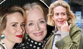 Sarah Paulson gushes about girlfriend Holland Taylor