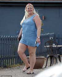 Reality tv star gemma collins has revealed she is eyeing chart success in 2020. Gemma Collins Continues To Walk Her Three Stone Weight Loss In A Tiny Blue Minidress Fr24 News English