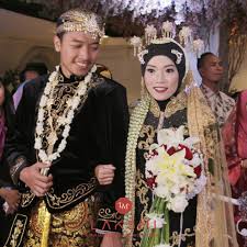 727 Likes 6 Comments Laksmi Wedding Muslimah Laksmimuslimah On Instagram Ku Lihat Kau Nampak Anggun Hari Ini Ber Pengantin Kebaya Pernikahan Pernikahan