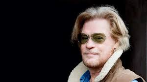 Recently unearthed footage shows Fleetwood Mac's Lindsey Buckingham  discussing the making of Rumours