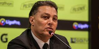 Entrevistado por #BSCRadio, el Presidente Carlos Alfaro Moreno confirmó la  continuidad y salida de varios jugadores, la cesión de Mario Pineida y  preparativos de la Noche Amarilla 2022 👔🎙️ Nota web 📰➡️