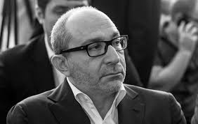 Дружина харківського міського голови геннадія кернеса, якого сьогодні поховали, оксана гайсинська опублікувала зворушливе відео з церемонії прощання з чоловіком. Kvxqhmhqlhwxdm