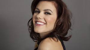 Csobot adél hatalmas pocakjával állt modellt. Video Csobot Adel Babat Var Napidoktor