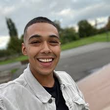 Noe Recinos's Instagram, Twitter & Facebook