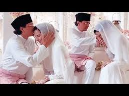 Di instagramnya, noor nabila kerap memperlihatkan kedekatannya dengan sang adik. Kakak Neelofa Selamat Bernikah Noor Nabila Kini Milik Engku Emran Youtube Malaysia