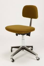 After the war and up to 1950, saarinen developed the model 70 series, which included the model 70. Eero Saarinen 76s Knoll Associates Usa 1953