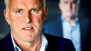 On 6 july 2021, he was shot in the head. Peter R De Vries Ontkent Scheidingsgeruchten Show Ad Nl