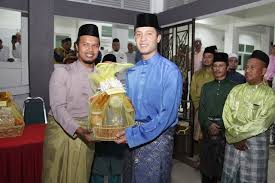 Encik long binti esah, encik puan. Tengku Abdul Fahd Mu Adzam