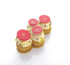 Happy New Year By Guillaume Mabilleau Meilleur Ouvrier De France Patissier 2011 Creme Legere A La Noisette Croustillant C Eclairs New Year S Cake Desserts