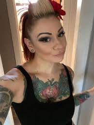 Heather Struthers's Instagram, Twitter & Facebook