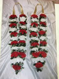 Handmade fresh flower garlands available in a range of colours and styles. Garlands Bouquets Leicester