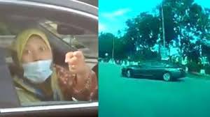 Profesor m anim (feminine profesorka). Fakta Viral Profesor Madya Bahariah Sumpahi Pengendara Emosi Ditegur Putar Balik Mobil Sembarang Tribun Batam