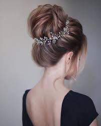 Coiffure mariée brune cheveux mi long. Coiffure Mariage Cheveux Mi Longs Ou Une Allure Impressionnante Chignon Mariage Cheveux Mi Longs Coiffure Mariage Coiffure Mariee Chignon