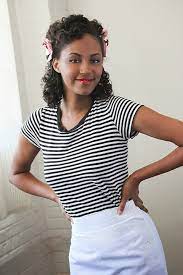 The hair is curled from the side and short from the back. Easy Vintage Hairstyles For Natural Hair Look 1940s Ww2 Bobby Pin Blog Vintage Hair And Makeup Tips And Tutorials