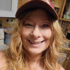 Do people still visit the quarries swimming hole near Mora?