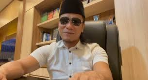 Kata kata bijak lucu gus miftah kumpulan kata bijak kata kata bijak lucu gus miftah miftah maulana habiburrahman atau lebih dikenal dengan gus miftah lahir di lampung agustus 1981 umur 37 tahun adalah seorang ulama da i dan pimpinan pondok pesantren ora aji di sleman yogyakarta 1. Dituduh Kafir Masuk Gereja Gus Miftah Saya Punya Banyak Guru Yang Dukung