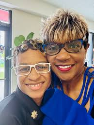 I don't ever forget my former students. Haven't seen Jalesa Holloway since  I retired. She is still neat, petite, and beautiful. It was great seeing  her again.❤️❤️❤️