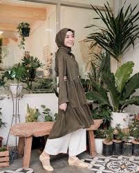 Wolfis sangat digemari produsen gamis dan jilbab karena punya kualitas cukup baik dengan harga sangat terjangkau. 12 Ide Mix And Match Warna Army Hijab Ala Fashion Influencer Stunning