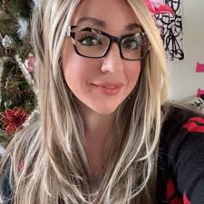 WINE CORK REINDEER...super cute! Find them here (affiliate  link)--->https://rstyle.me/+R6yazTIRwbylUR66PEvRYg .