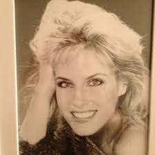 Lisa Kingston's Instagram, Twitter & Facebook