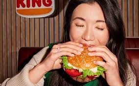 Burger Kings ikoniska Whopper i ny kostym för första gången sedan 1957