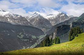 Tips om te doen en zien tijdens een heerlijke vakantie in de zwitserse bergen vind je hier! Alpen Zwitserland Bergen Landschap Wolken Pikist