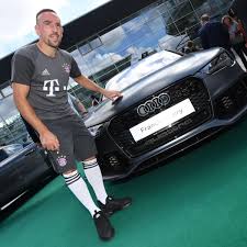 Hier erfährst du mehr zu den personen, die die seiten verwalten und beiträge darin posten. Debatte Um Protz Profis Privat Oder Einfach Nur Dekadent Fussball