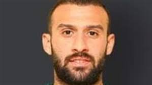 أصبح عمر كمال عبد الواحد، صانع ألعاب النادى المصرى، قاب قوسين أو أدنى من الانضمام إلى نادى الزمالك، حيث عقد مسئولو نادى الزمالك جلسة ودية مع نجم النادى البورسعيدى، من أجل إنهاء الاتفاق على انضمام اللاعب لصفوف الفريق. Ø¹Ù…Ø± ÙƒÙ…Ø§Ù„ Ø¹Ø¨Ø¯Ø§Ù„ÙˆØ§Ø­Ø¯ ÙŠÙ‚ØªØ±Ø¨ Ù…Ù† Ø§Ø±ØªØ¯Ø§Ø¡ ÙØ§Ù†Ù„Ø© Ø§Ù„Ø²Ù…Ø§Ù„Ùƒ ÙÙŠ Ø§Ù„Ù…ÙˆØ³Ù… Ø§Ù„Ø¬Ø¯ÙŠØ¯