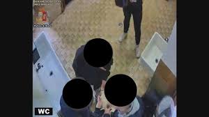 Nel 2019 ha fatto il giro del mondo la notizia di molti host di airbnb che dislocano telecamere nascoste nei propri appartamenti senza dichiararle nelle informazioni della casa. Firenze Spaccio Nei Bagni Della Scuola Le Immagini Delle Telecamere Nascoste Corriere Tv