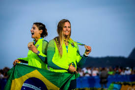 The leading lights in the 49erfx, brazil's martine grael and kahena kunze have become accustomed to podium finishes and sailing silverware. Olimpiada Dos Sonhos Martine E Kahena Sao Bicampeas Flavinha No Podio E Zanetti Completa Colecao Em 10Âº Dia Surto Olimpico