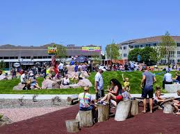 Enjoy some green space including flowers and weekly activities. Sioux City Iowa Northwest Iowa Travel Iowa Thisisiowa