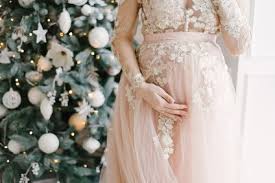 Große auswahl an ganz persönlichen geschenken. Das Richtige Brautkleid Fur Die Schwangerschaft Hochzeit Com