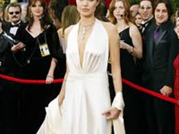 Versace hochzeitskleid von angelina jolie welt. Verlobung Offiziell Wer Entwirft Angelina Jolies Brautkleid
