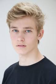 Pin By Nyssa Qhoirina On Blond Couleur Blond Color Men Blonde Hair Blonde Hair Boy Blonde Guys